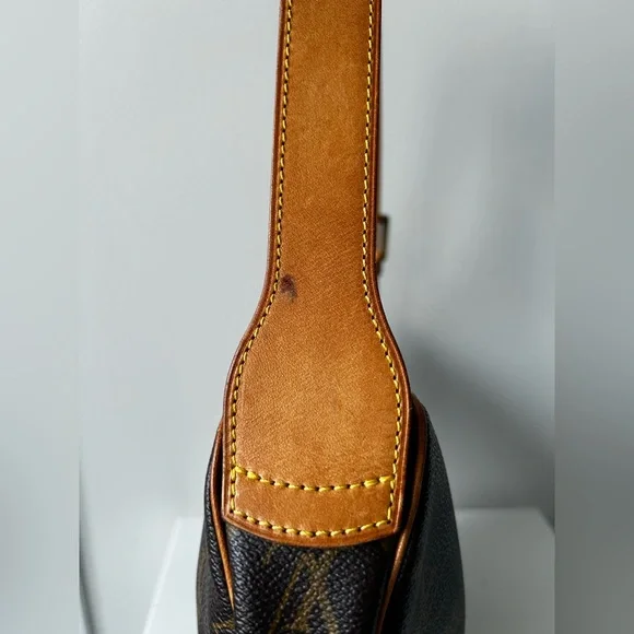 Louis Vuitton Croissant MM - Picture 11 of 17